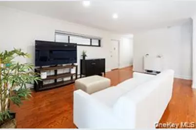 21 Canterbury Road #6, Great Neck, NY 11021 - Photo 6