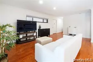 21 Canterbury Rd, Great Neck, NY 11021 - Photo 6