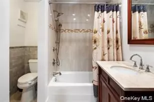 21 Canterbury Rd, Great Neck, NY 11021 - Photo 20