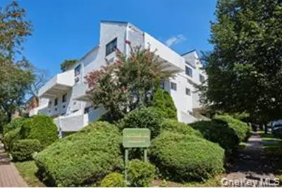 21 Canterbury Road #6, Great Neck, NY 11021 - Photo 2