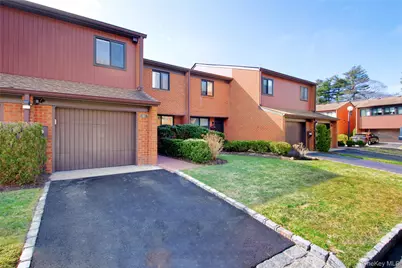 40 Cricket Club Drive, Roslyn, NY 11576 - Photo 2