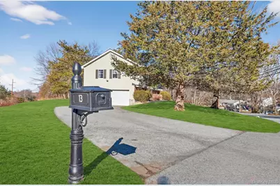 13 Timberline Drive, Poughkeepsie, NY 12603 - Photo 2