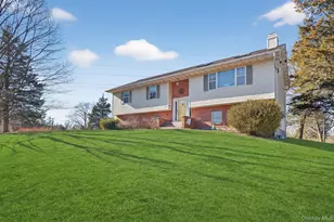 13 Timberline Dr, Poughkeepsie, NY 12603 - Photo 4