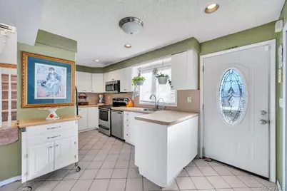80 Parkway Boulevard, Ronkonkoma, NY 11779 - Photo 8