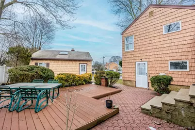 88 Evans Avenue, Albertson, NY 11507 - Photo 36