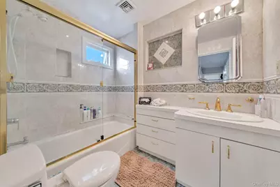 122-05 Metropolitan Avenue, Kew Gardens, NY 11415 - Photo 14