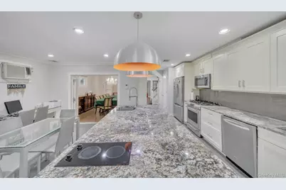 122-05 Metropolitan Avenue, Kew Gardens, NY 11415 - Photo 26