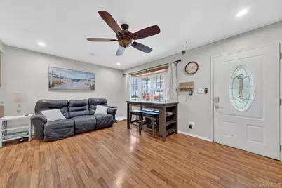 8 Van Wyck Drive, Poughkeepsie, NY 12601 - Photo 6