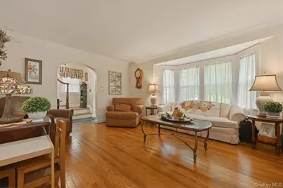 100 W Poplar Street W, Floral Park, NY 11001 - Photo 6