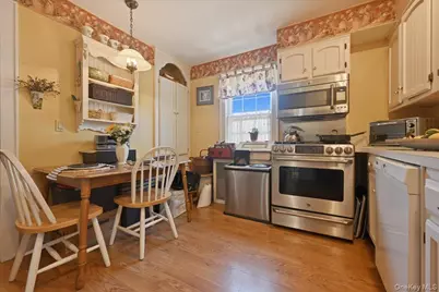 100 W Poplar Street W, Floral Park, NY 11001 - Photo 10