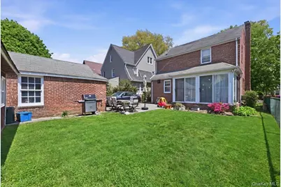 100 W Poplar Street W, Floral Park, NY 11001 - Photo 22