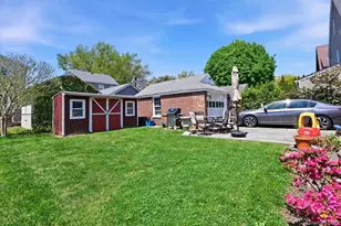 100 W Poplar Street W, Floral Park, NY 11001 - Photo 18