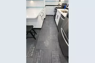 7252 Metropolitan Avenue #2C, Middle Village, NY 11379 - Photo 8