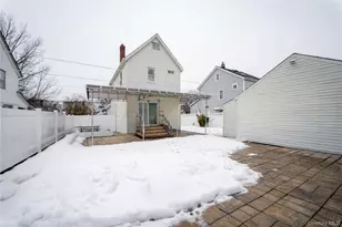 9511 238th St, Floral Park, NY 11001 - Photo 4