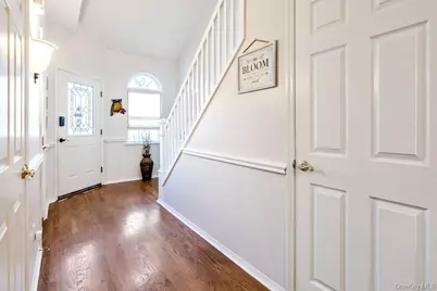 128 Cinnamon Court, Melville, NY 11747 - Photo 4