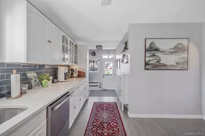 34 W Lakeland Street, Bay Shore, NY 11706 - Photo 14