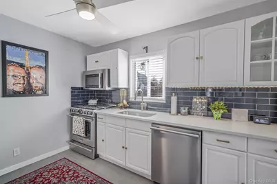 34 W Lakeland Street, Bay Shore, NY 11706 - Photo 12