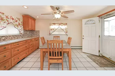 120 E Zoranne Drive, Farmingdale, NY 11735 - Photo 14