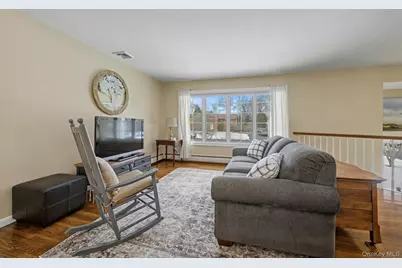 31 Marshmallow Drive, Commack, NY 11725 - Photo 10