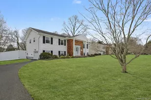 31 Marshmallow Dr, Commack, NY 11725 - Photo 2