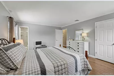 31 Marshmallow Drive, Commack, NY 11725 - Photo 24