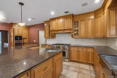 22 Turnberry Court, Dix Hills, NY 11746 - Photo 6