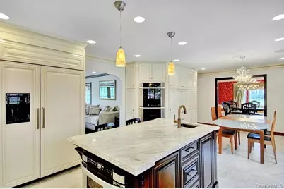 15 Hilltop Drive, Manhasset, NY 11030 - Photo 2