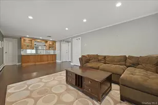 881 Buckley Pl, Westbury, NY 11590 - Photo 22