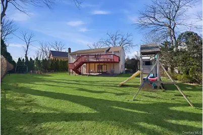 881 Buckley Place, Westbury, NY 11590 - Photo 32