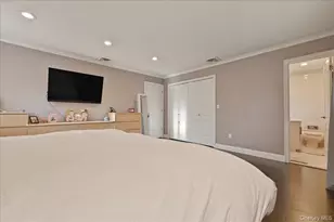 881 Buckley Pl, Westbury, NY 11590 - Photo 16