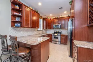 420 Florencia Pl, Melville, NY 11747 - Photo 14