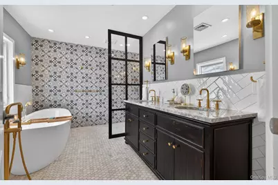 3 N Avalon Road, Great Neck, NY 11021 - Photo 32