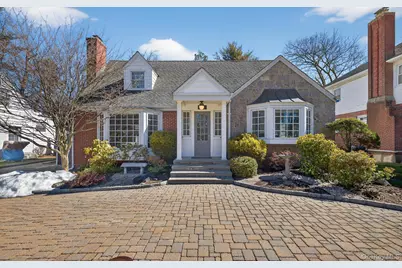 3 N Avalon Road, Great Neck, NY 11021 - Photo 4