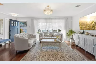 20 Vista Road, Plainview, NY 11803 - Photo 8