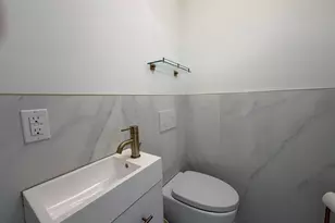 1 Munro Blvd, Valley Stream, NY 11581 - Photo 10