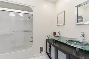 5 Waterford Way, Syosset, NY 11791 - Photo 32