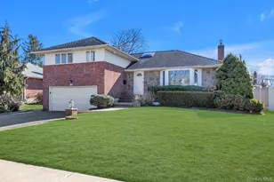 5 Hillvale Rd, Syosset, NY 11791 - Photo 24