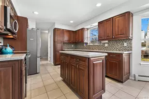 9 Village Dr, Medford, NY 11763 - Photo 12