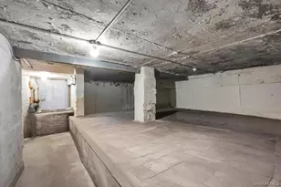 61-44 Eliot Ave, Middle Village, NY 11379 - Photo 44