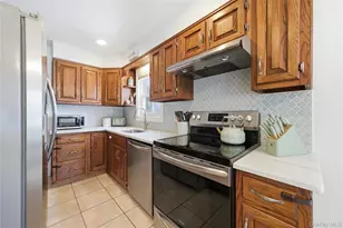 3031 Lowell Ave, Wantagh, NY 11793 - Photo 8