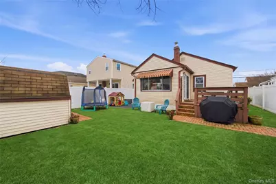 3031 Lowell Avenue, Wantagh, NY 11793 - Photo 24