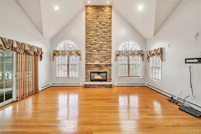 25 Charnwood Drive, Suffern, NY 10901 - Photo 8