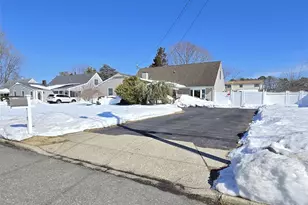 47 Birchdale Dr, Holbrook, NY 11741 - Photo 2