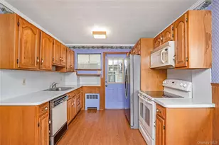 172 Glengariff Rd, Massapequa Park, NY 11762 - Photo 14