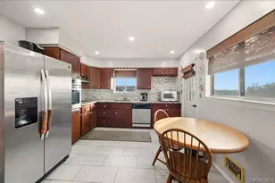 65 Sky Meadow Pl, Elmsford, NY 10523 - Photo 10