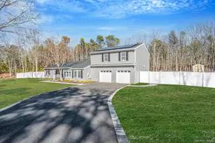 17 Fairway Dr, Manorville, NY 11949 - Photo 2