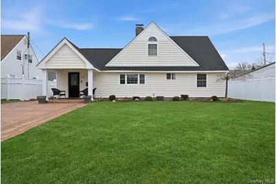 25 Gleaner Lane, Levittown, NY 11756 - Photo 2