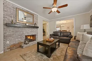 25 Gleaner Ln, Levittown, NY 11756 - Photo 4