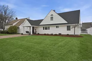 25 Gleaner Ln, Levittown, NY 11756 - Photo 34