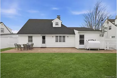 25 Gleaner Lane, Levittown, NY 11756 - Photo 32